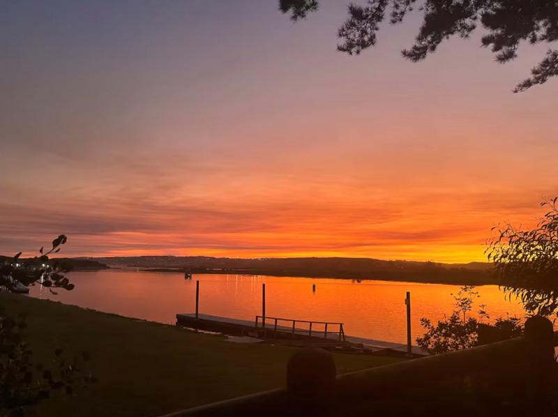 To Let 4 Bedroom Property for Rent in Keurbooms River Western Cape